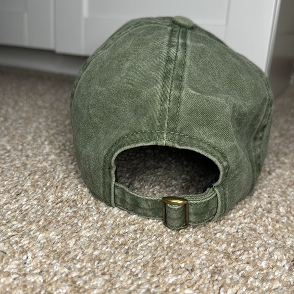 David and Young fuzzy smiley hat - Picture 4 of 5